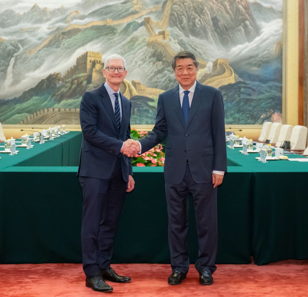 Chinese vice premier meets with Apple executive chairman